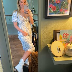 Billabong floral blue and white maxi dress size small